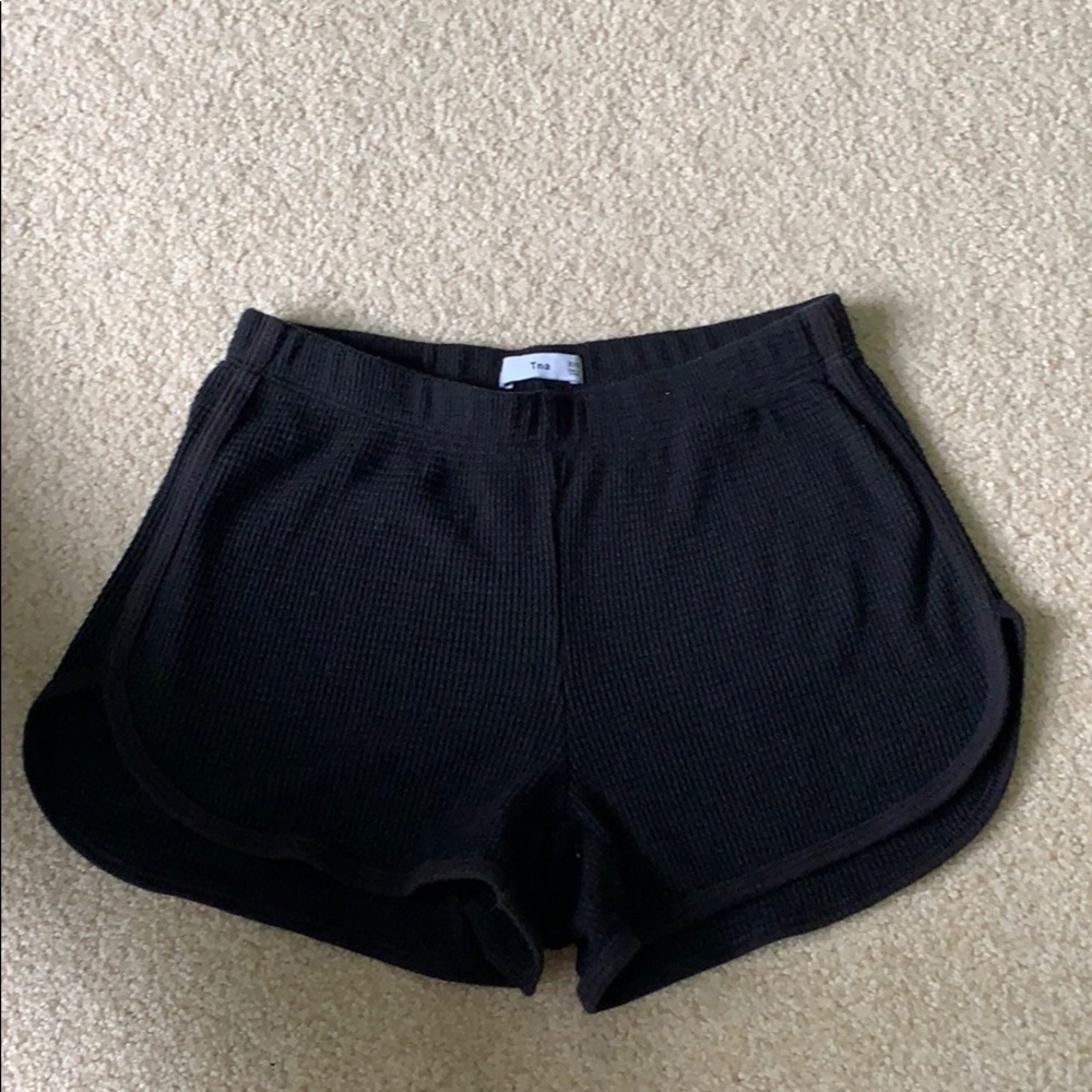 aritzia black shorts